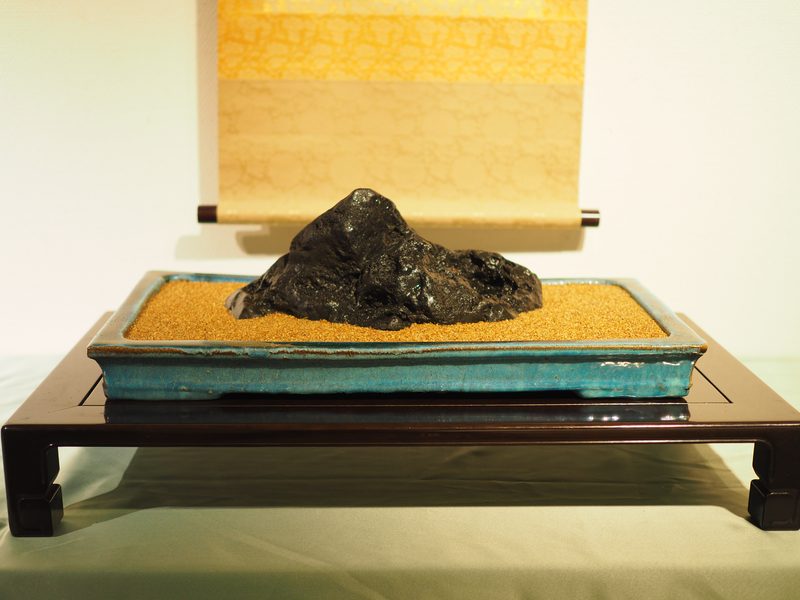 水石 ─ 遠山石