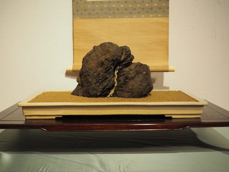 水石 ─ 山形石