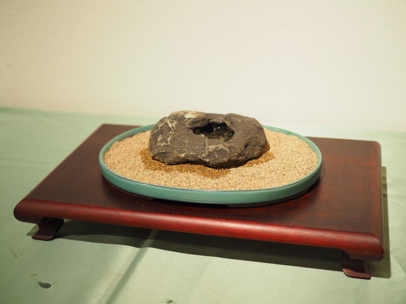 水石 ─ 島形石