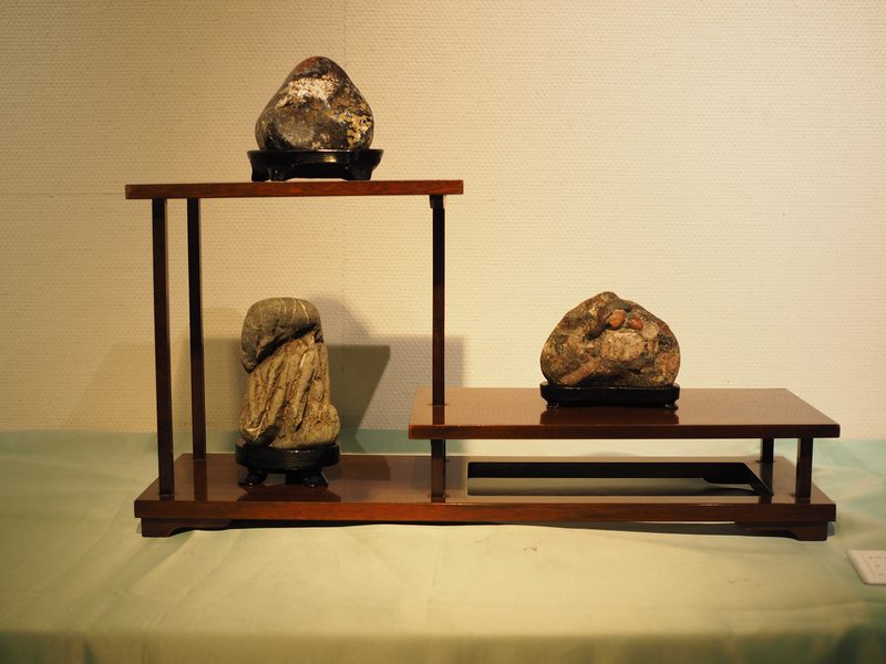 水石 ─ 飾り棚三点飾り