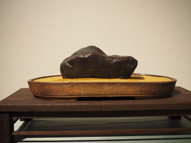 水石 ─ 土坡石