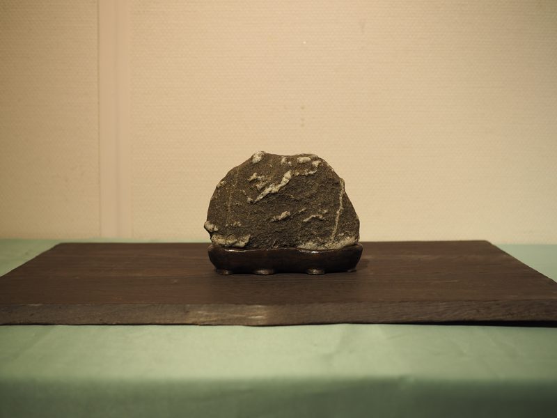 水石 ─ 山形石