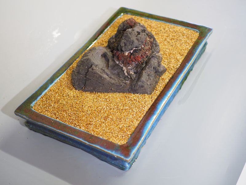 水石 ─ 赤筋山形石