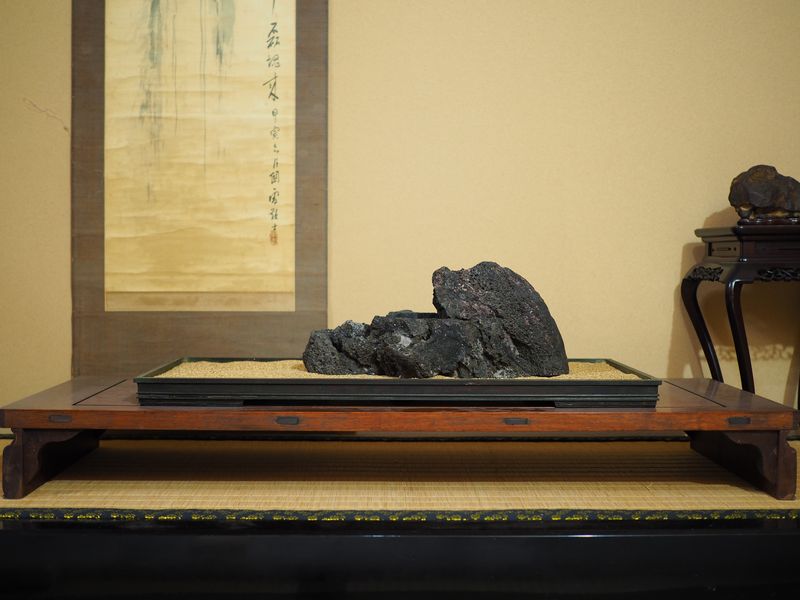 水石 ─ 遠山石