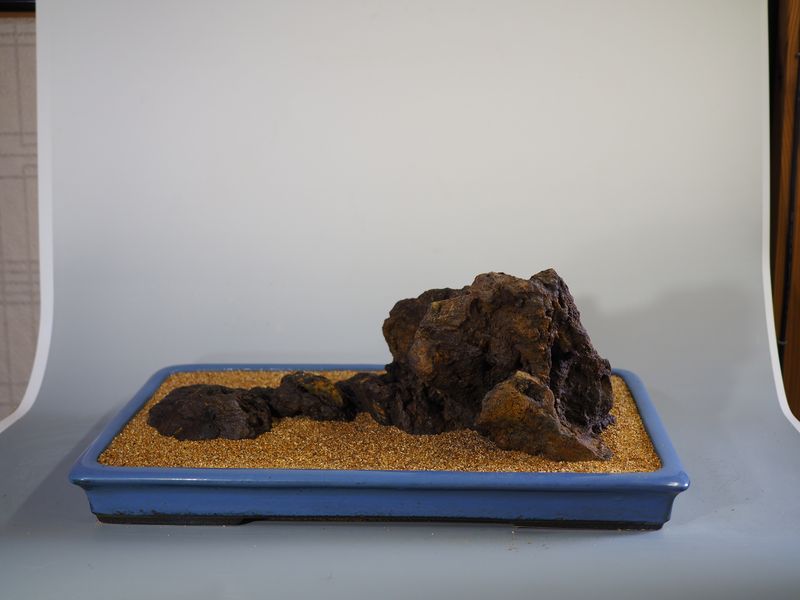 水石 ─ 赤溶岩石